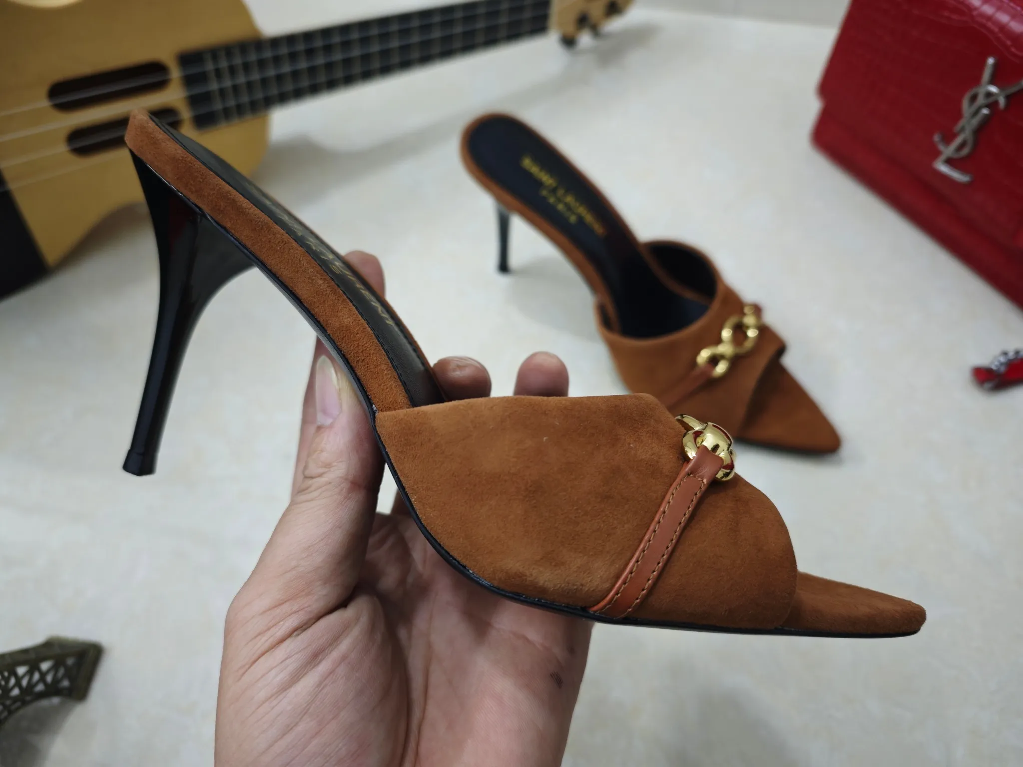 👟👟Ex-factory price 520👟👟【Saint Laurent】Yves Saint Laurent, stiletto heel YSL sandals💃2025 early spring counter synchronizes the latest styles, YSL, decoration👠 Classic and high-quality glamorous masterpieces, the hottest spring and summer series in the counter, with temperament, fashion, classic and attractive design style 😌The effect on the feet is particularly beautiful〰️, the materials are imported from Italy 🇮🇹Black sheep, lining, and foot pads; sheepskin, mid-heeled sandals, size 35-41 (34.41.42 must be customized, non-refundable) outsole; imported genuine leather outsole, with full counter packaging